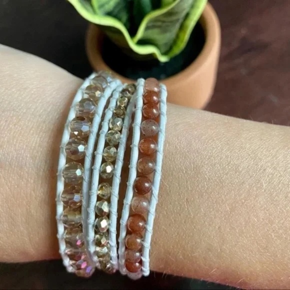 Victoria Emerson 3-Wrap Bracelet Gold & Amber on White - Picture 2 of 8